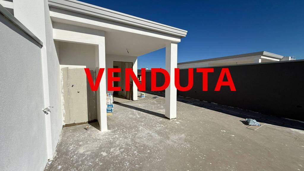 casa indipendente in vendita a Parete