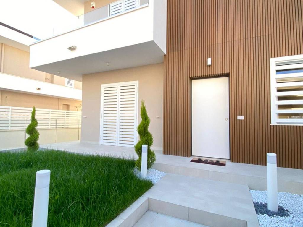 casa indipendente in vendita a Parete