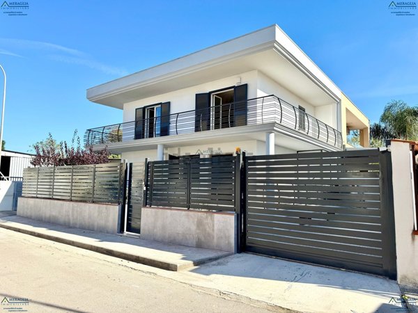 casa indipendente in vendita a Parete