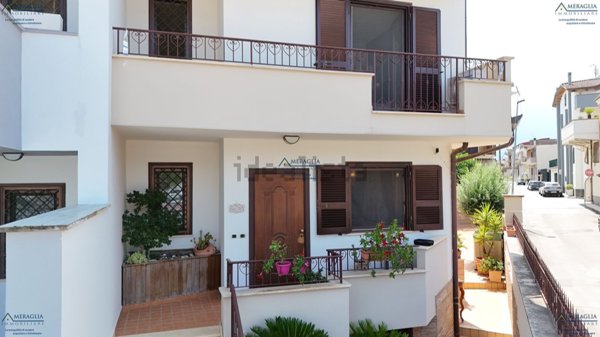 casa indipendente in vendita a Parete