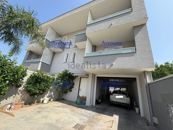 casa indipendente in vendita a Parete