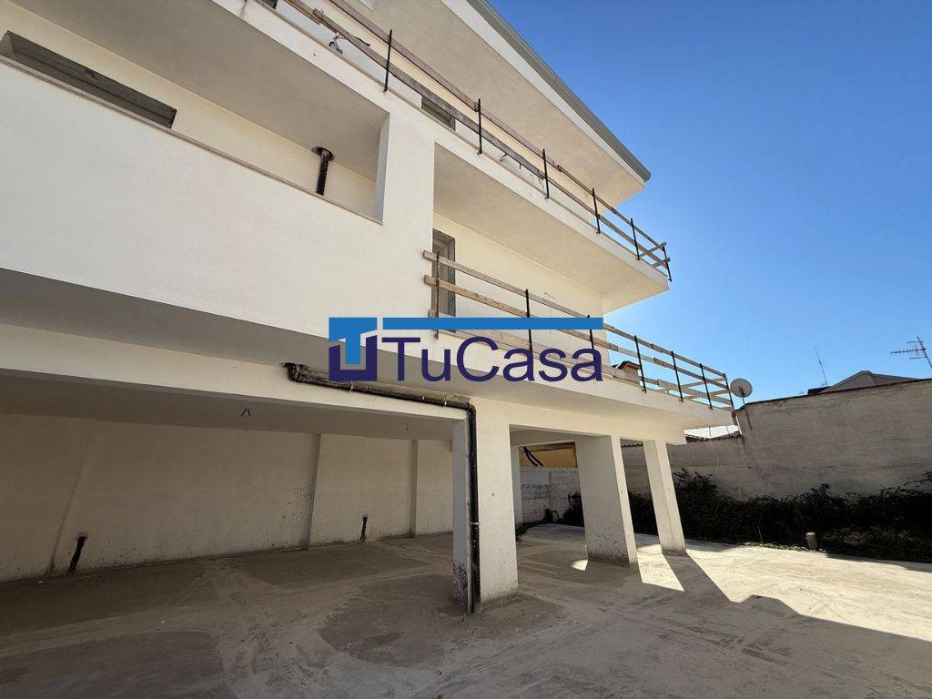 casa indipendente in vendita a Parete