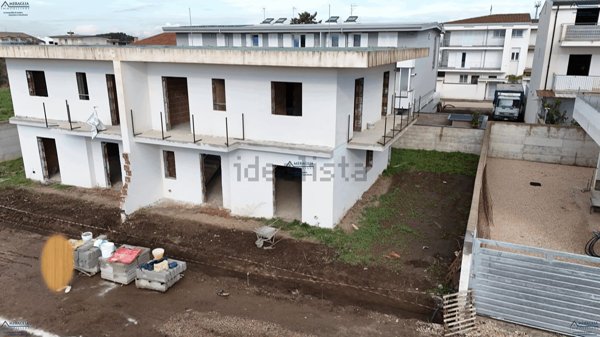 casa indipendente in vendita a Parete