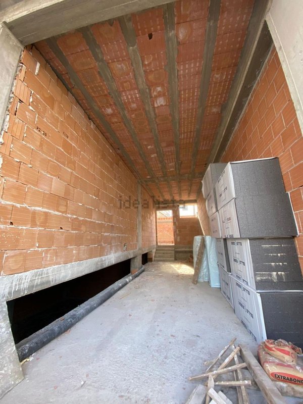 casa indipendente in vendita a Parete