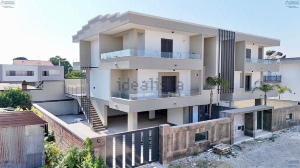 casa indipendente in vendita a Parete