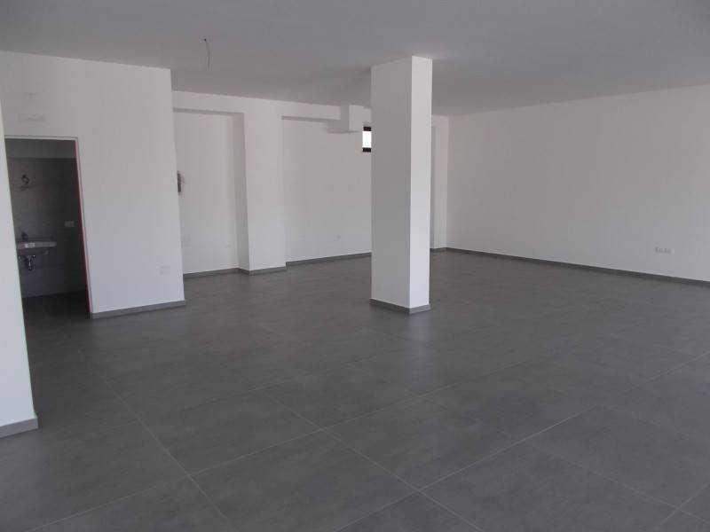 negozio in vendita a Parete