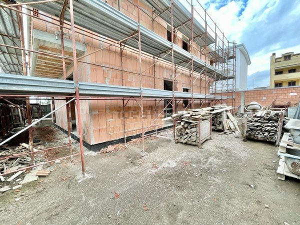 casa indipendente in vendita a Parete