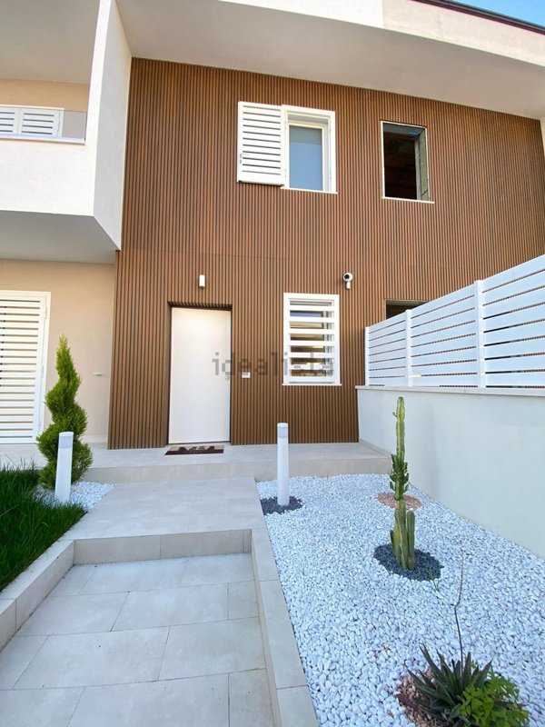 casa indipendente in vendita a Parete