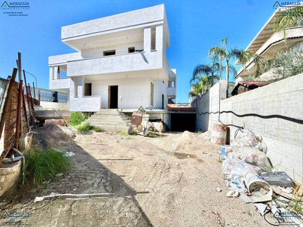 casa indipendente in vendita a Parete