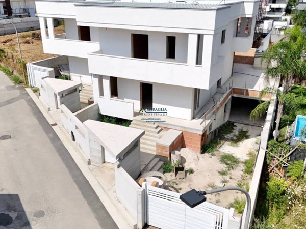 casa indipendente in vendita a Parete