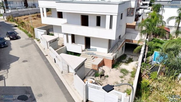 casa indipendente in vendita a Parete