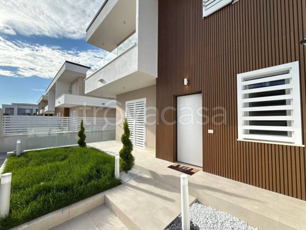 casa indipendente in vendita a Parete