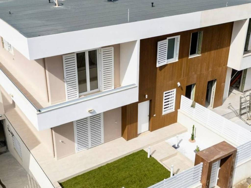 casa indipendente in vendita a Parete