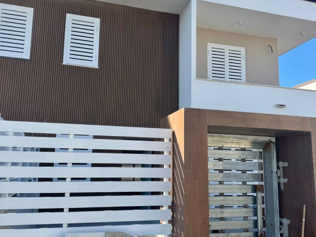 casa indipendente in vendita a Parete