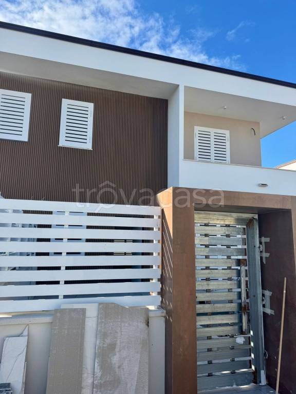 casa indipendente in vendita a Parete