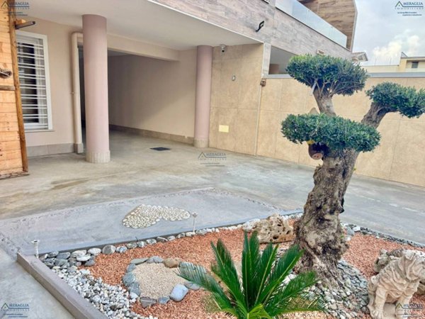 casa indipendente in vendita a Parete