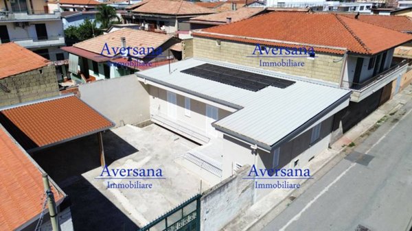 casa indipendente in vendita a Parete