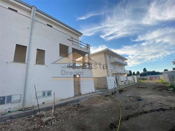 casa indipendente in vendita a Parete