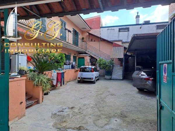 casa indipendente in vendita a Parete