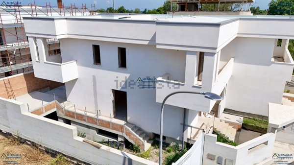 casa indipendente in vendita a Parete