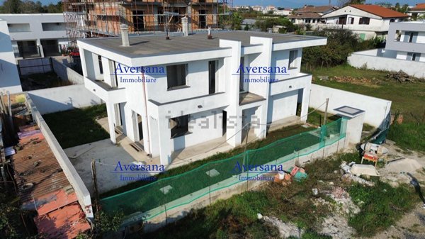 casa indipendente in vendita a Parete