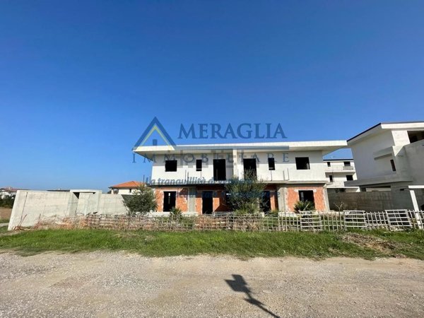 casa indipendente in vendita a Parete