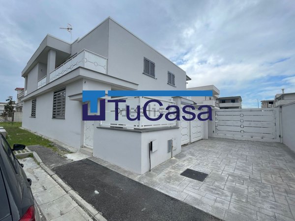 casa indipendente in vendita a Parete