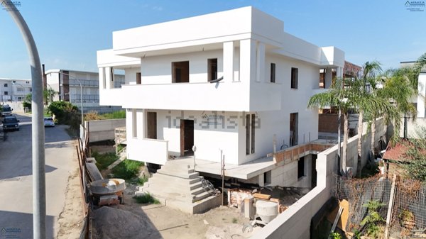 casa indipendente in vendita a Parete