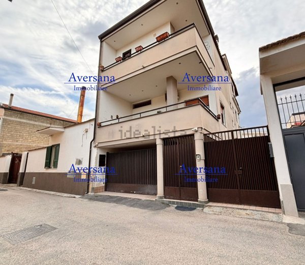 casa indipendente in vendita a Parete