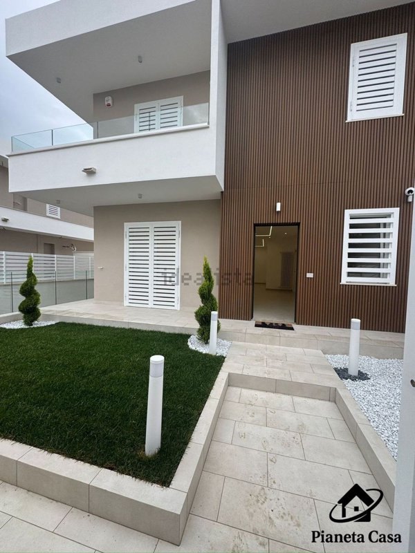 casa indipendente in vendita a Parete