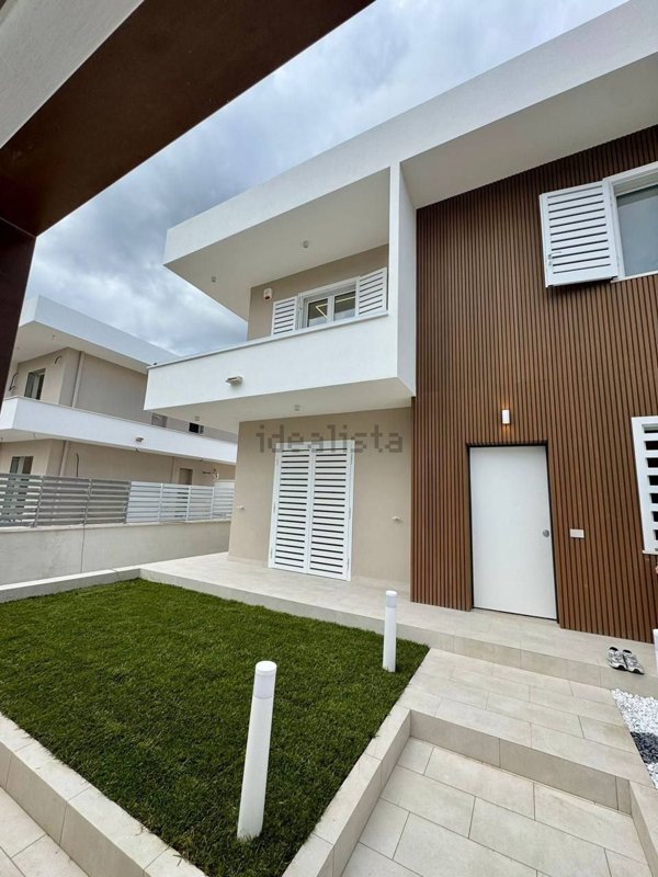 casa indipendente in vendita a Parete