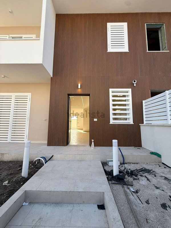 casa indipendente in vendita a Parete