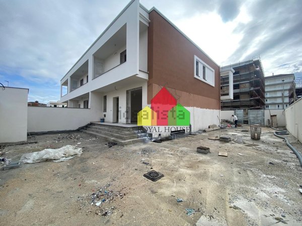 casa indipendente in vendita a Parete