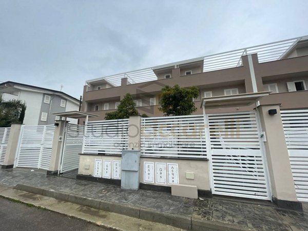 casa indipendente in vendita a Parete