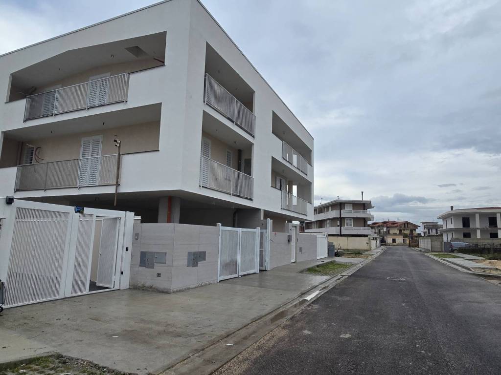 casa indipendente in vendita a Parete