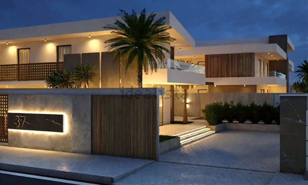 casa indipendente in vendita a Parete