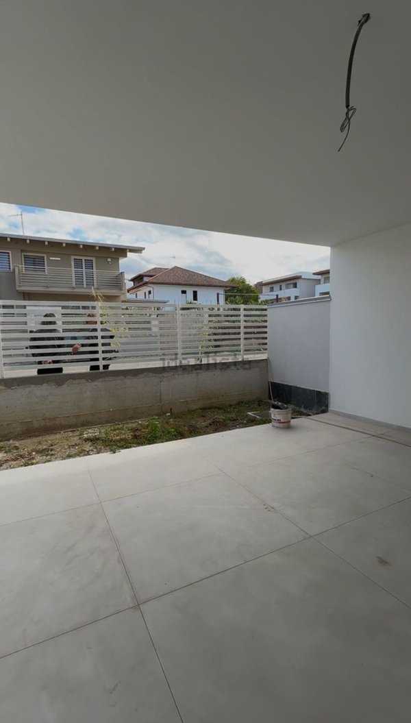 casa indipendente in vendita a Parete