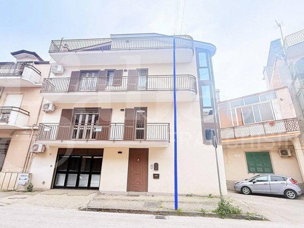 casa indipendente in vendita a Parete