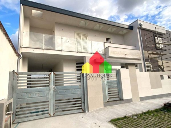 casa indipendente in vendita a Parete