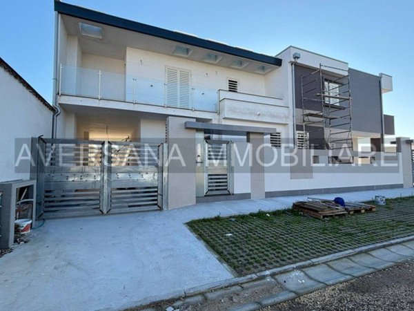 casa indipendente in vendita a Parete