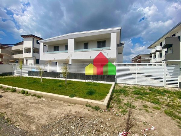 casa indipendente in vendita a Parete