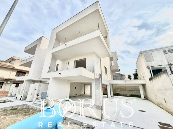 casa indipendente in vendita a Parete