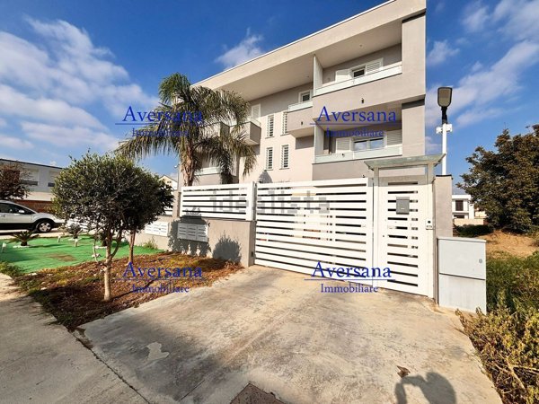 casa indipendente in vendita a Parete