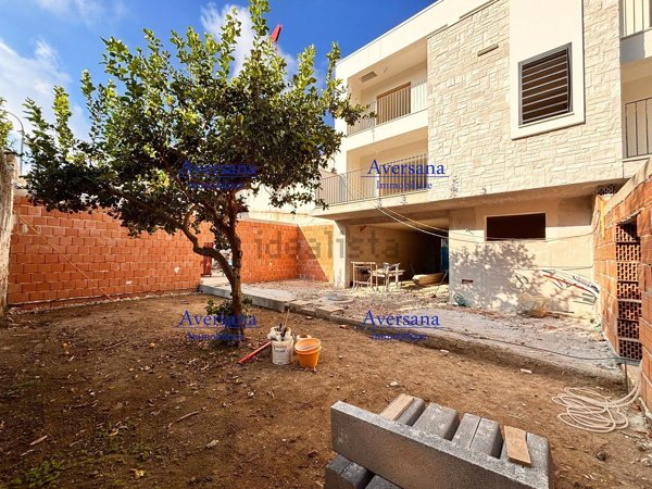 casa indipendente in vendita a Parete