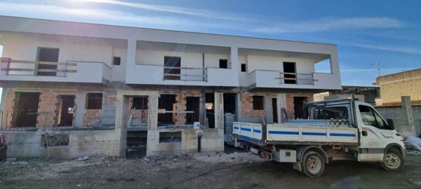 casa indipendente in vendita a Parete