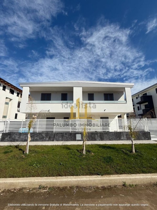 casa indipendente in vendita a Parete