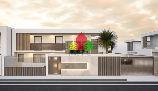 casa indipendente in vendita a Parete