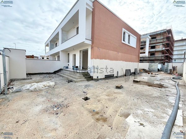 casa indipendente in vendita a Parete