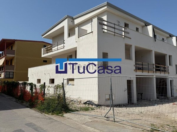 casa indipendente in vendita a Parete