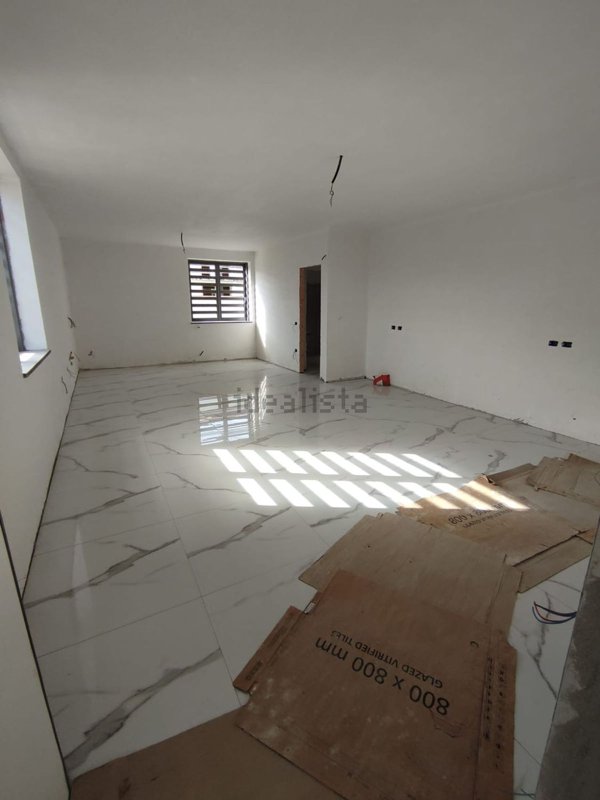 esavano in vendita a Parete